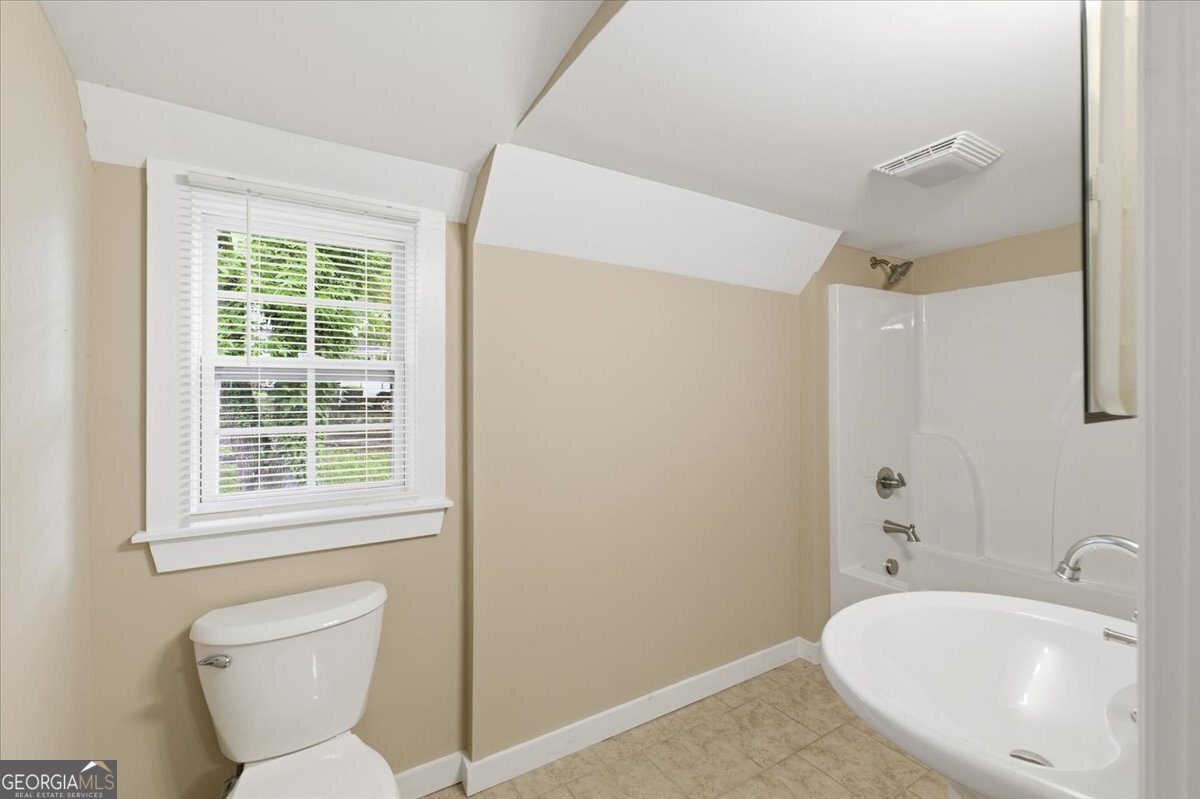 305 Grove Avenue Southeast Lindale, GA 30147 - Photo 14 of 36