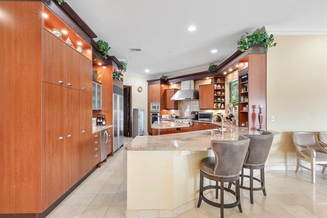 17654 Bocaire Way Boca Raton, FL 33487 - Photo 12 of 72 Kitchen island seating