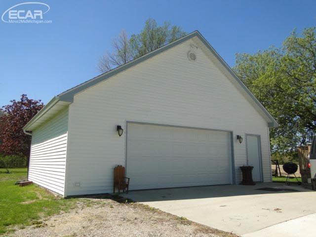 6130 East Coldwater Road Flint, MI 48506 - Photo 19 of 24 21292381-18.JPG