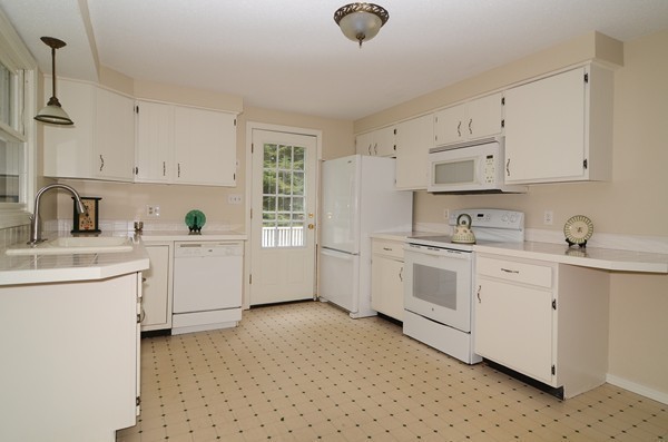 28 Camp Road Foxboro, MA 02035 - Photo 10 of 25 Gallery Image 10