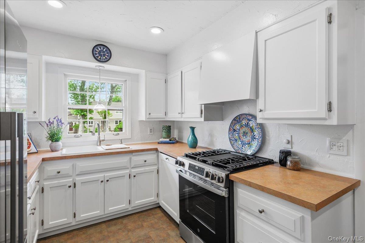 280 Maple Road Valley Cottage, NY 10989 - Photo 12 of 37