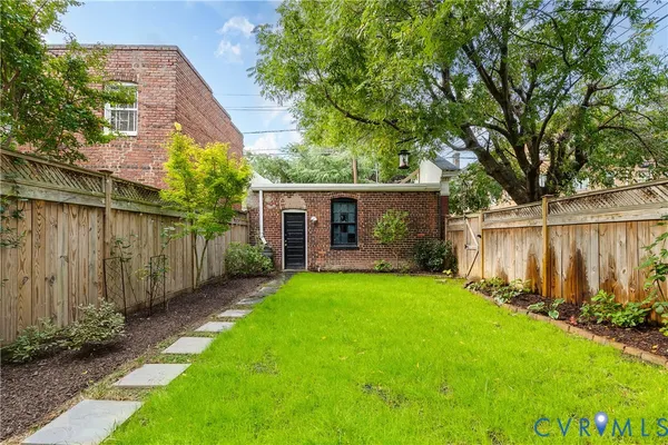 a view of front of house with a yard