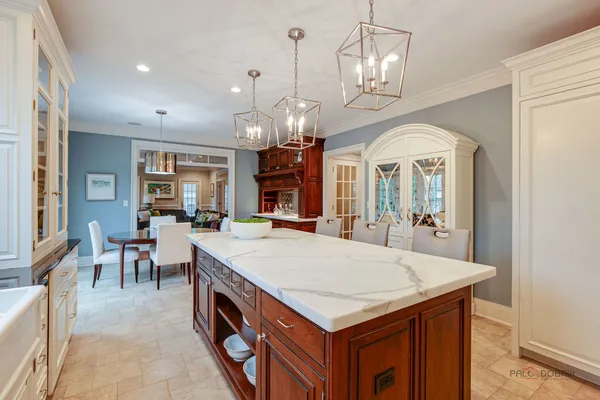 $2,595,000 | 326 East North Avenue, Lake Bluff, IL 60044