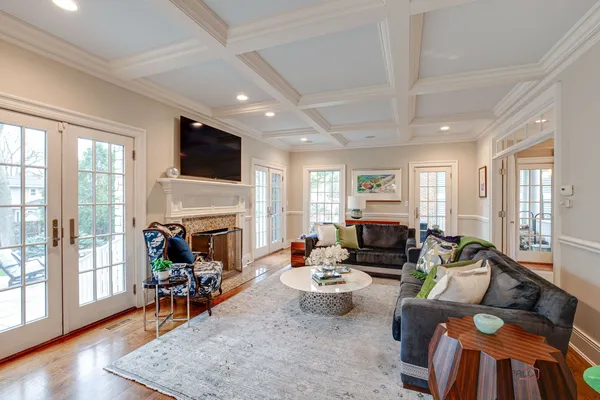 $2,595,000 | 326 East North Avenue, Lake Bluff, IL 60044