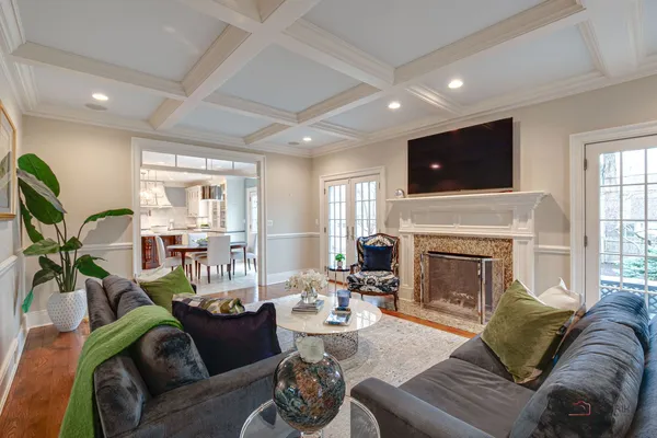 $2,595,000 | 326 East North Avenue, Lake Bluff, IL 60044