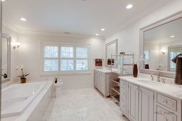 $2,595,000 | 326 East North Avenue, Lake Bluff, IL 60044