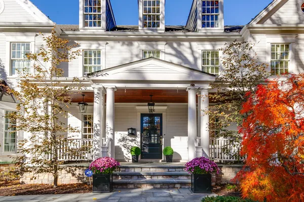 $2,595,000 | 326 East North Avenue, Lake Bluff, IL 60044