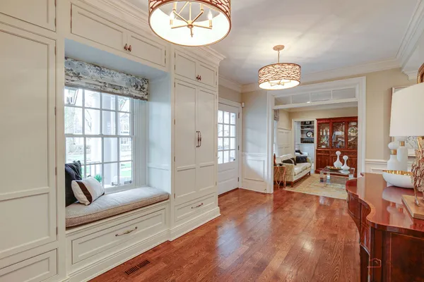 $2,595,000 | 326 East North Avenue, Lake Bluff, IL 60044