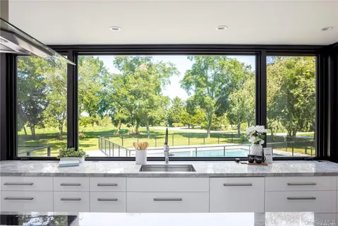 $2,499,999 | 290 Windward Road, Orient, NY 11957