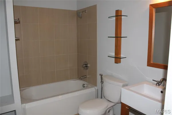 $2,250 | 4100 Forest Park Avenue, Unit 510, St. Louis, MO 63108
