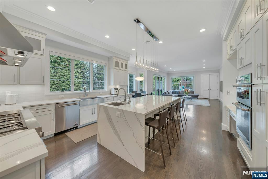45 Brook Way Demarest, NJ 07627 - Photo 10 of 49