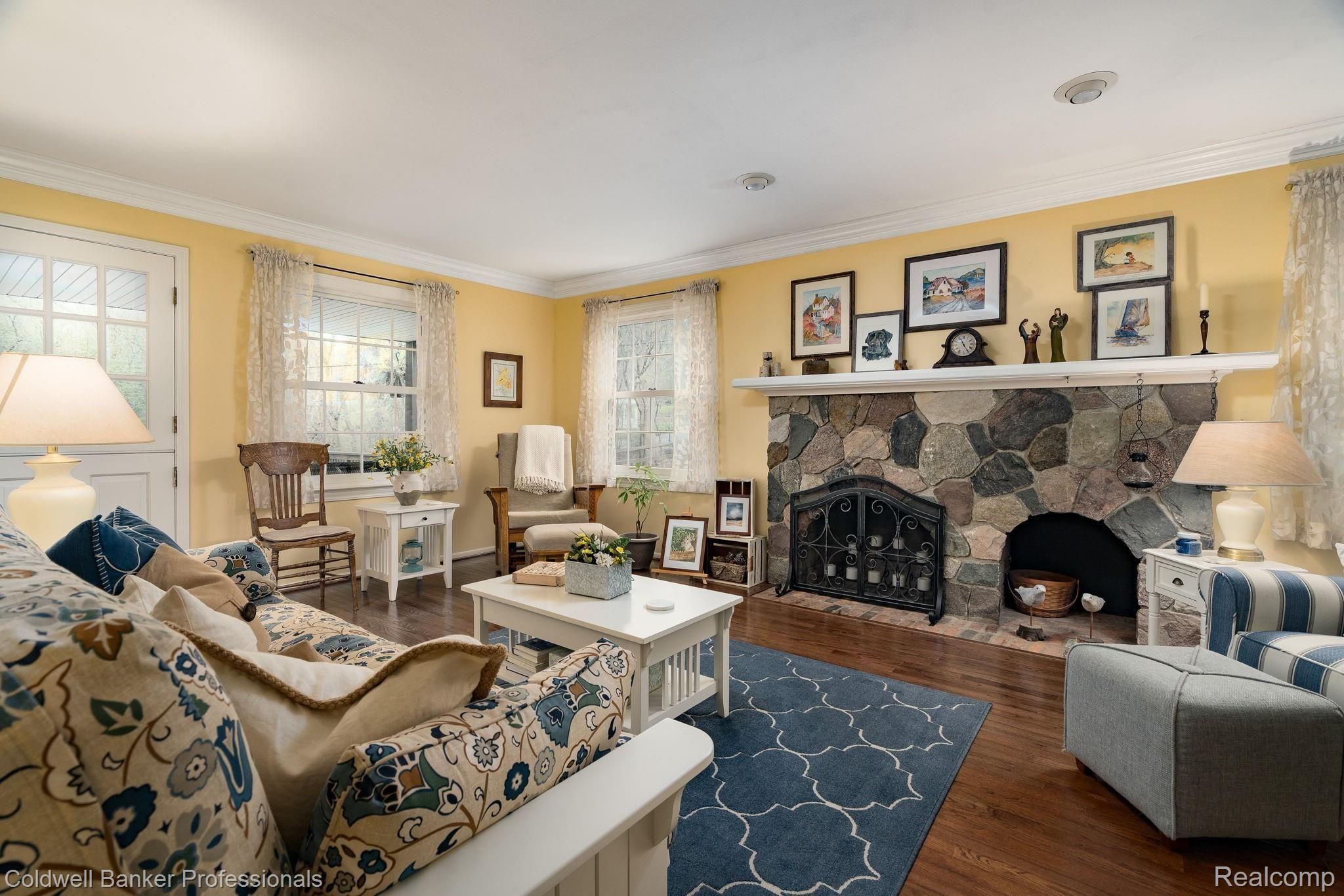 5776 Paint Valley Drive Rochester, MI 48306 - Photo 13 of 30 5776-Paint-Valley-Dr Family Room ii.jpg