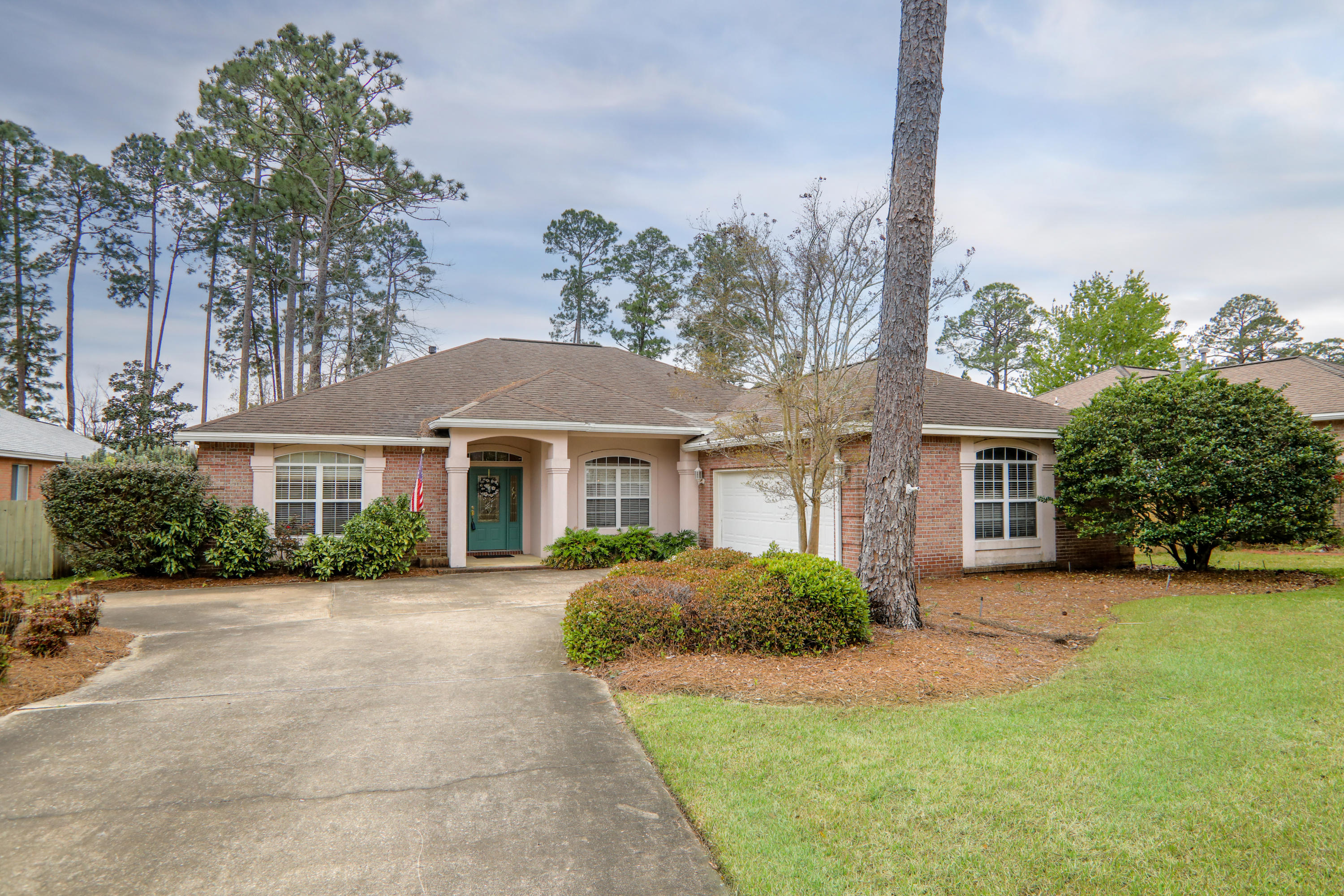 4462 Woodbridge Road Niceville, FL 32578 - Photo 1 of 20 Front