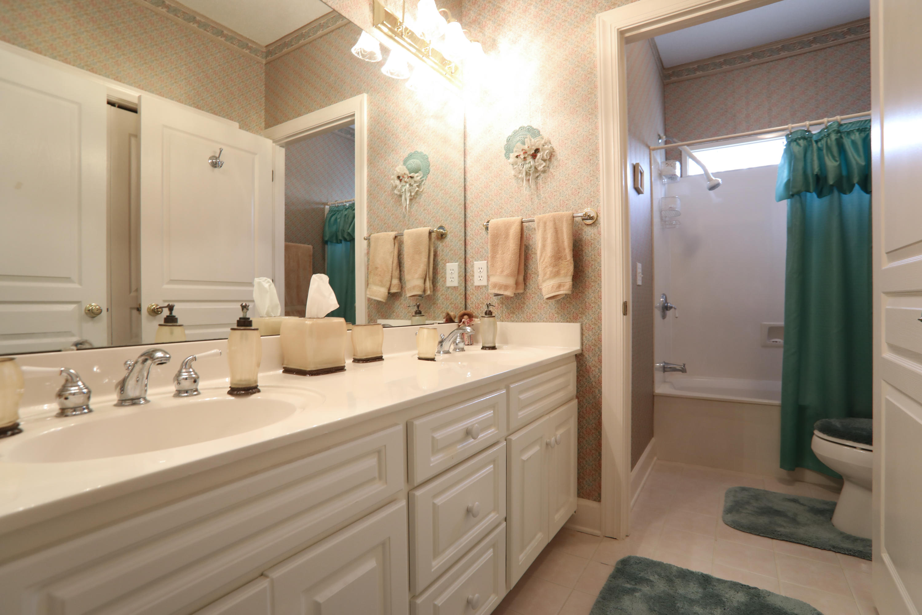 4462 Woodbridge Road Niceville, FL 32578 - Photo 6 of 20 Guest Bath
