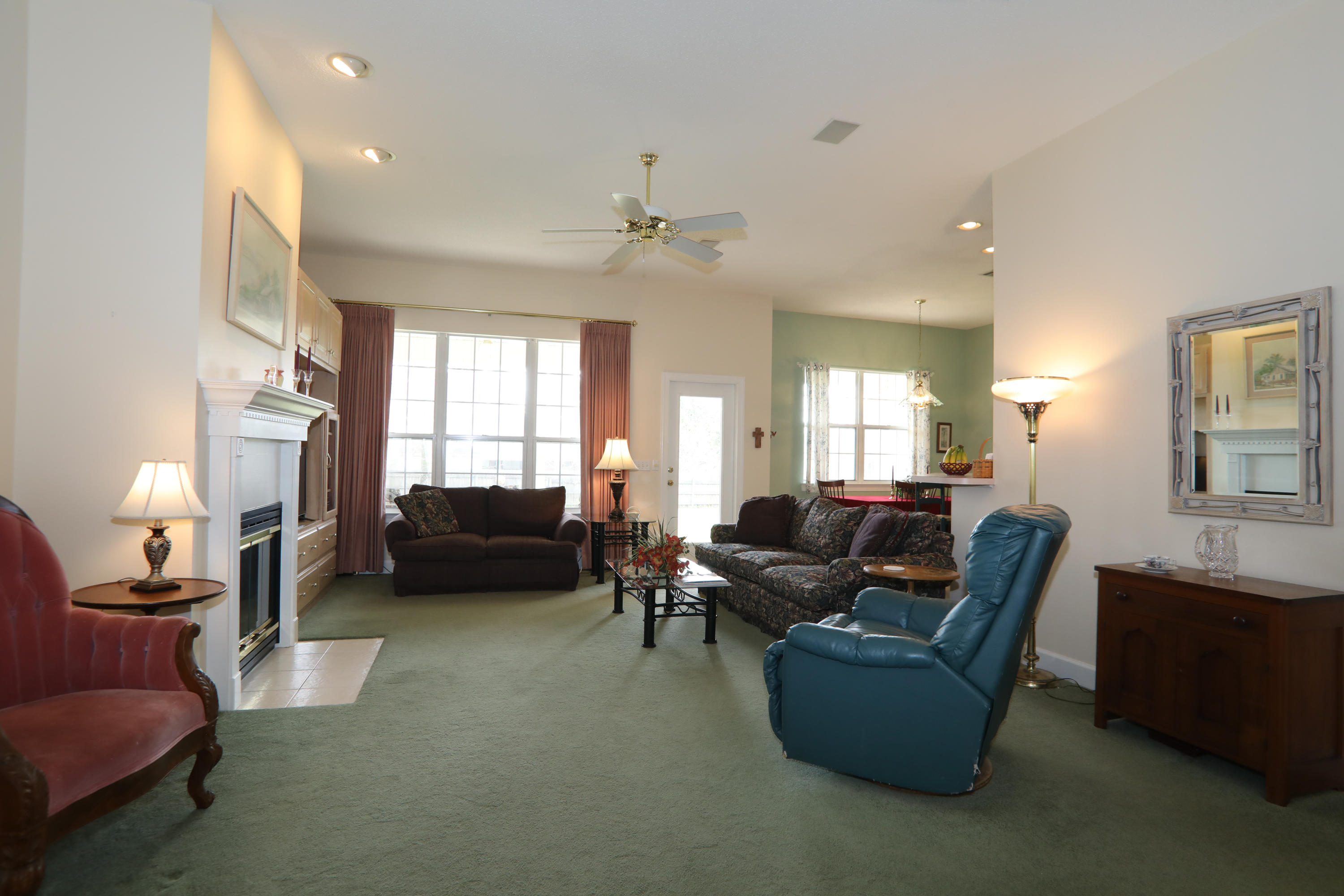 4462 Woodbridge Road Niceville, FL 32578 - Photo 8 of 20 Living Room 1