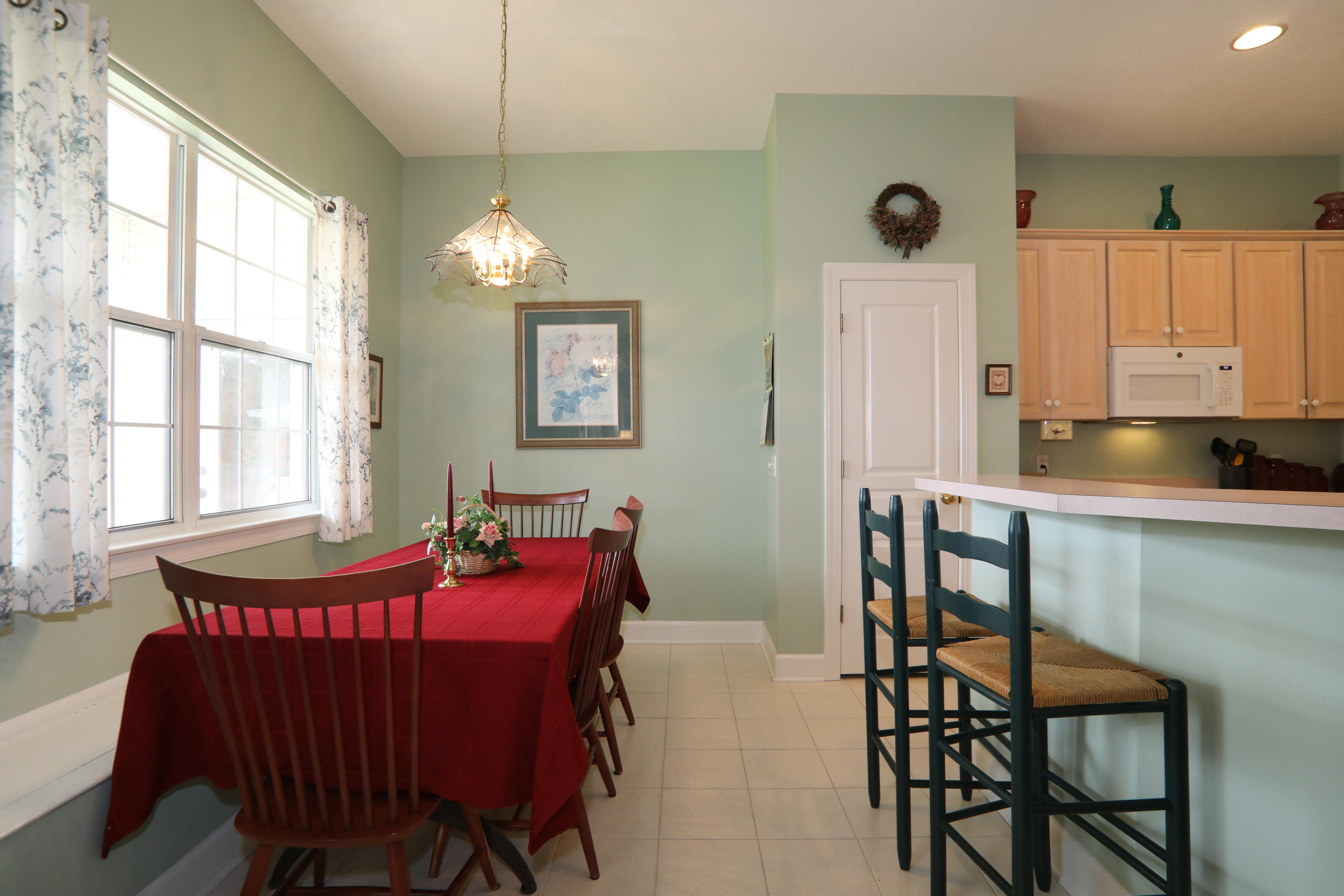 4462 Woodbridge Road Niceville, FL 32578 - Photo 10 of 20 Eat in area