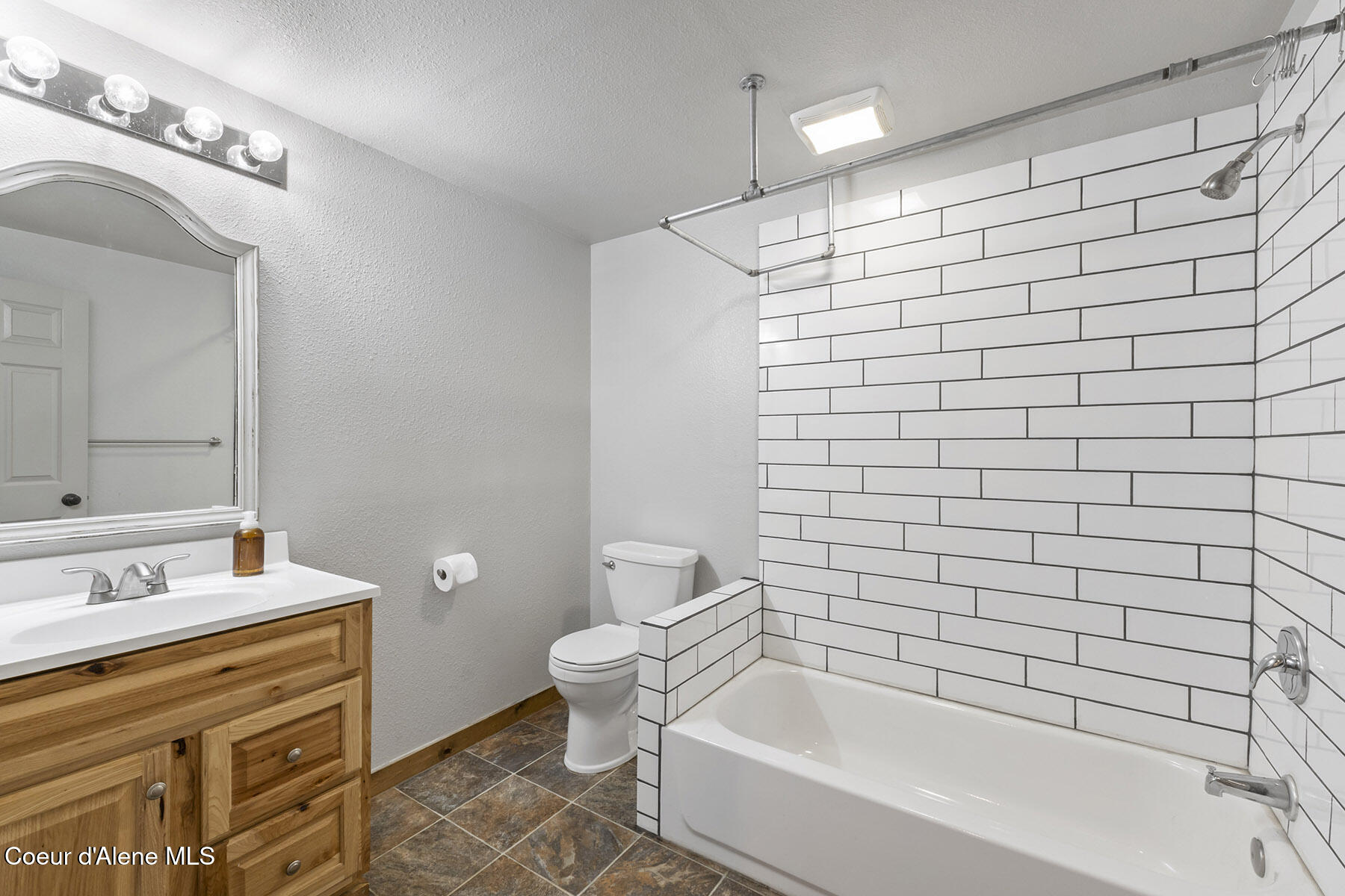 13757 North Idaho Road Rathdrum, ID 83858 - Photo 14 of 48 Bathroom #2