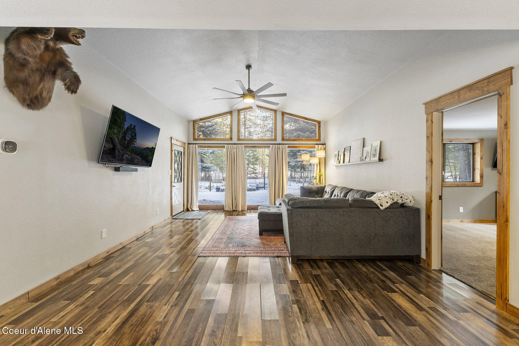 13757 North Idaho Road Rathdrum, ID 83858 - Photo 22 of 48 Living room off kitchen