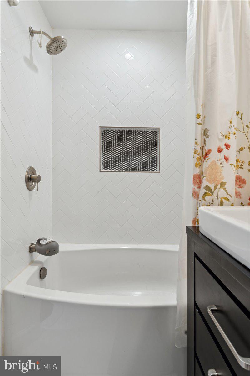 5222 Ferndale Street Springfield, VA 22151 - Photo 15 of 33 a bathroom with a bathtub