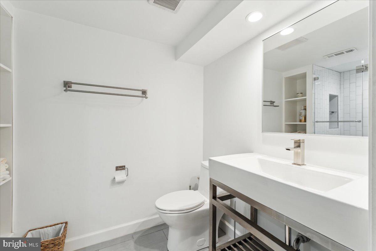 5222 Ferndale Street Springfield, VA 22151 - Photo 18 of 33 a bathroom with a sink a toilet and mirror