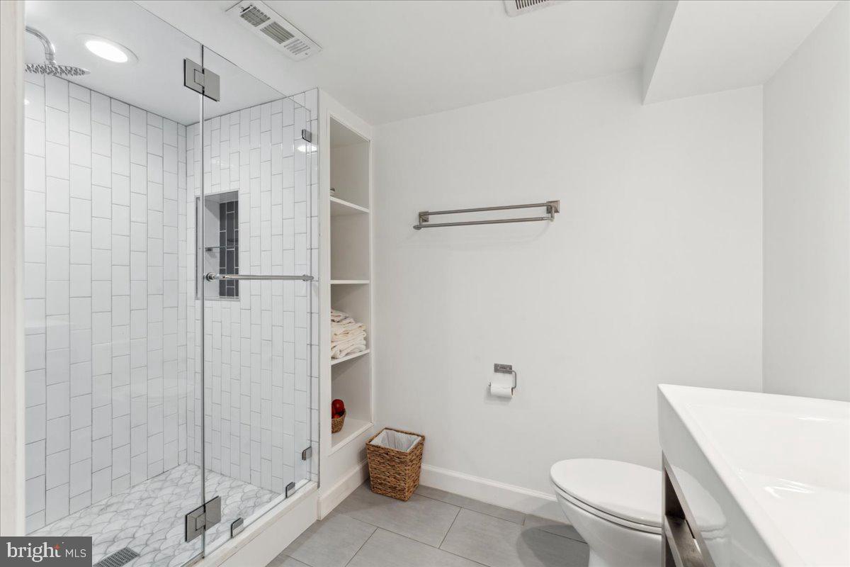 5222 Ferndale Street Springfield, VA 22151 - Photo 19 of 33 a bathroom with a shower a toilet and sink