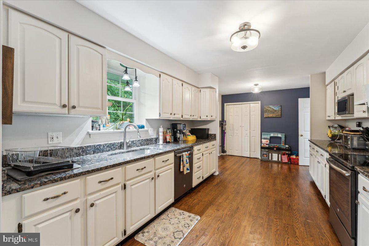 5222 Ferndale Street Springfield, VA 22151 - Photo 6 of 33 a large kitchen with stainless steel appliances granite countertop a stove and a sink