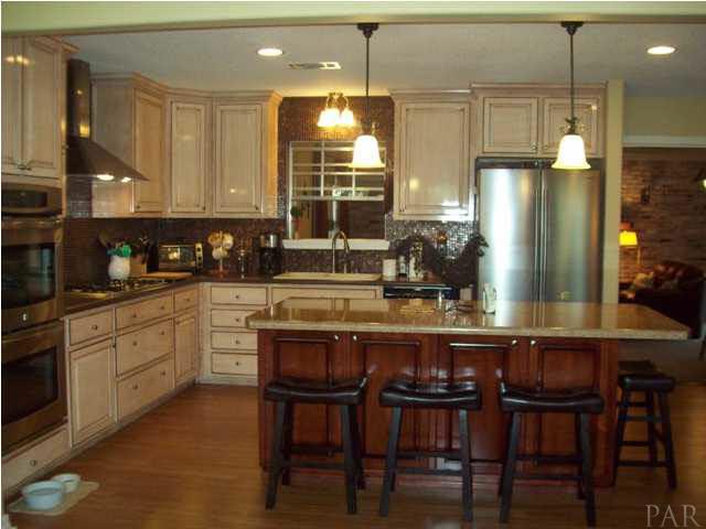 Kitchen displays stainless steel appliances