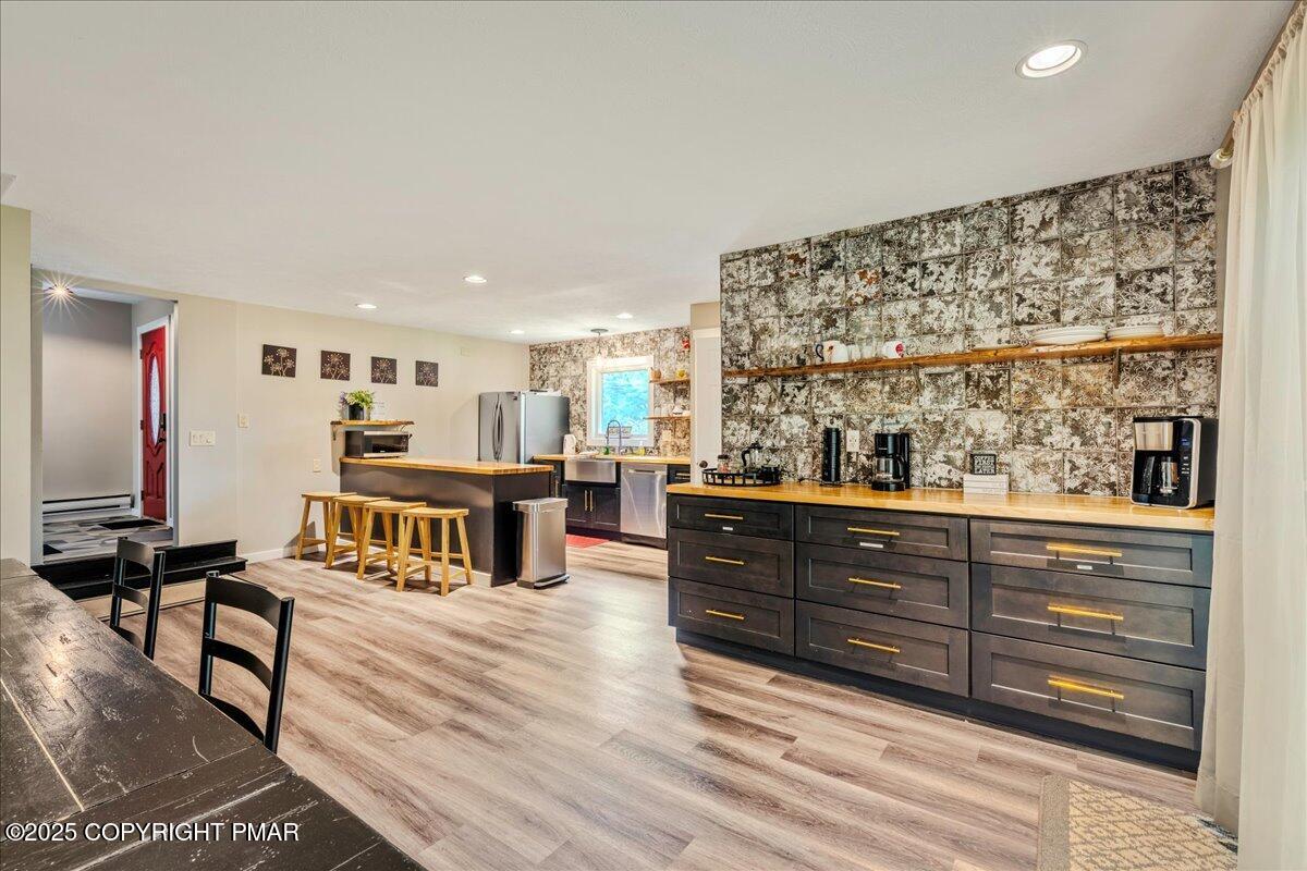 2102 Woodland Court Pocono Summit, PA 18346 - Photo 4 of 42