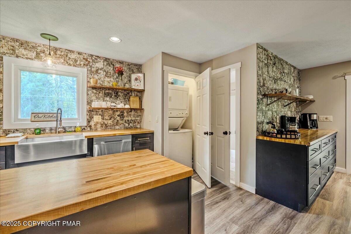 2102 Woodland Court Pocono Summit, PA 18346 - Photo 10 of 42 a bedroom with a bed and a window