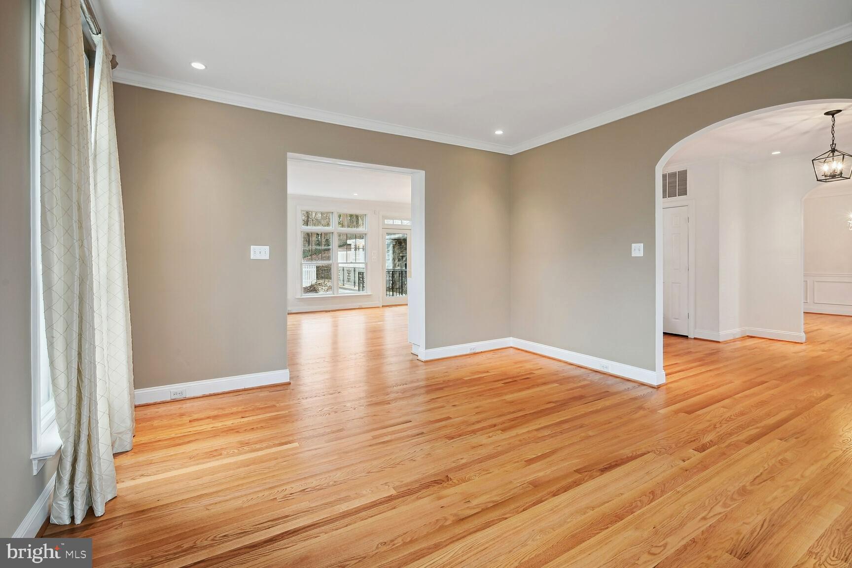 4340 37th Road North Arlington, VA 22207 - Photo 5 of 29