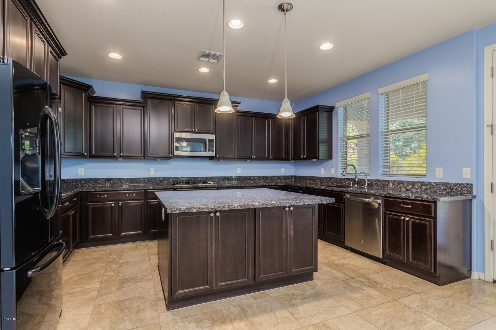 20876 West Stone Hill Road Buckeye, AZ 85396 - Photo 8 of 34 Kitchen