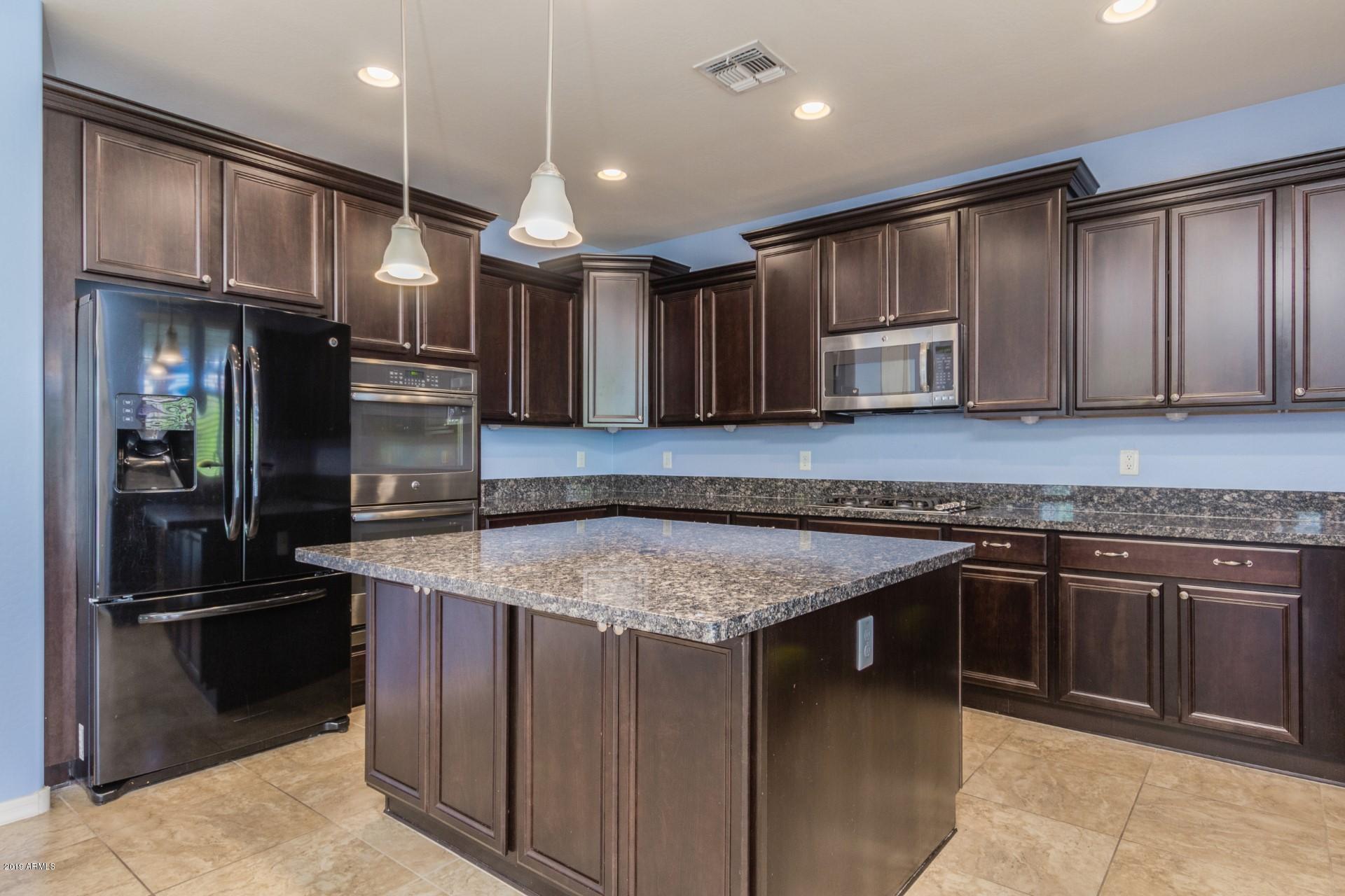 20876 West Stone Hill Road Buckeye, AZ 85396 - Photo 9 of 34 Kitchen