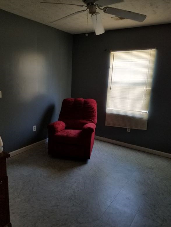 162 31st Avenue Columbus, GA 31903 - Photo 8 of 9 a room with a window