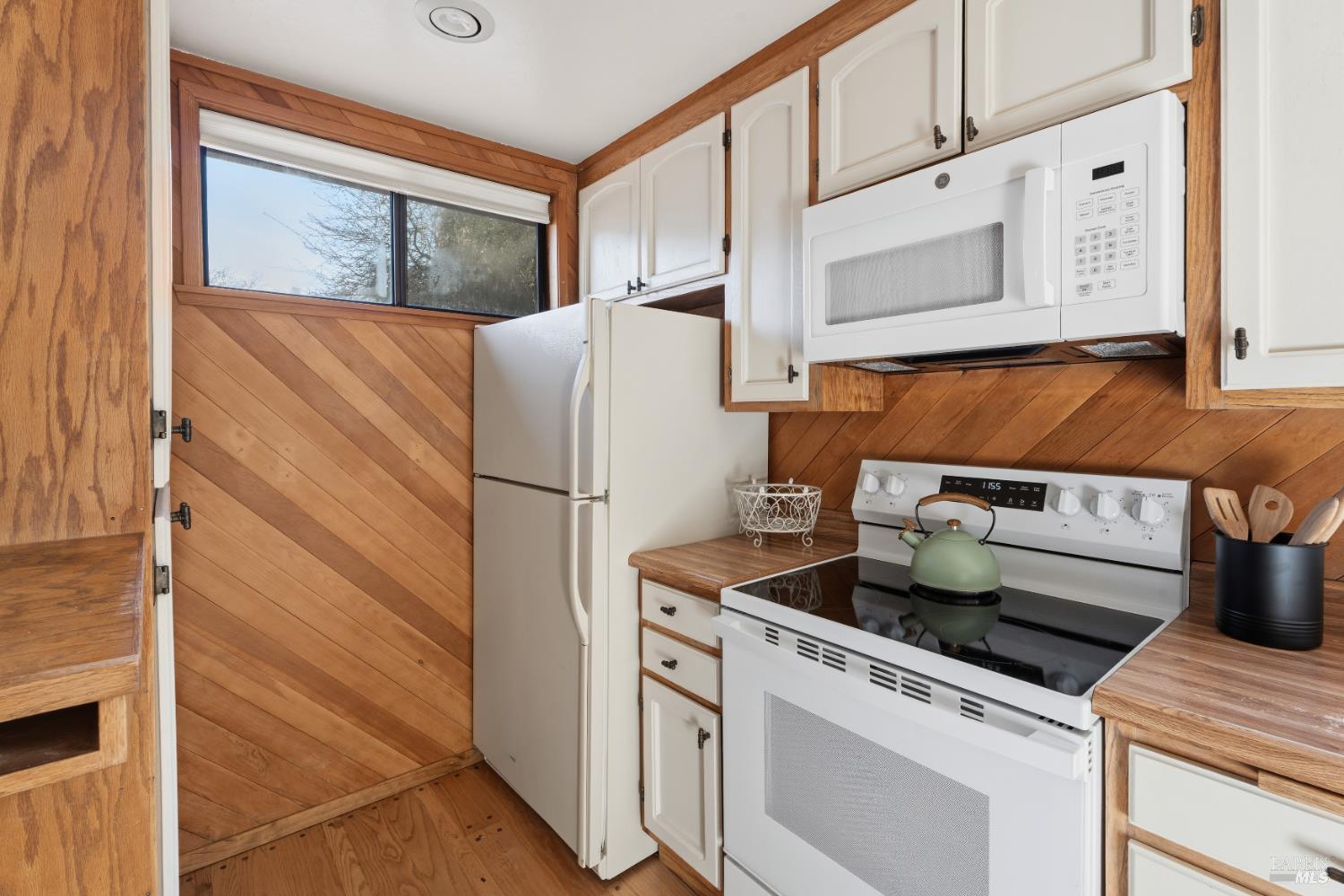 329 Jones Street Ukiah, CA 95482 - Photo 6 of 25 Appliances included