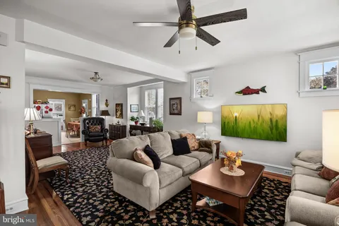 $375,000 | 239 Woodland Avenue, Blackwood, NJ 08012