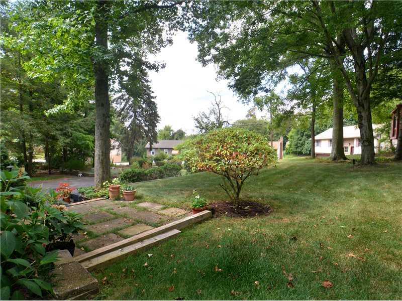 104 Leslie Road Monroeville, PA 15146 - Photo 23 of 24 View.