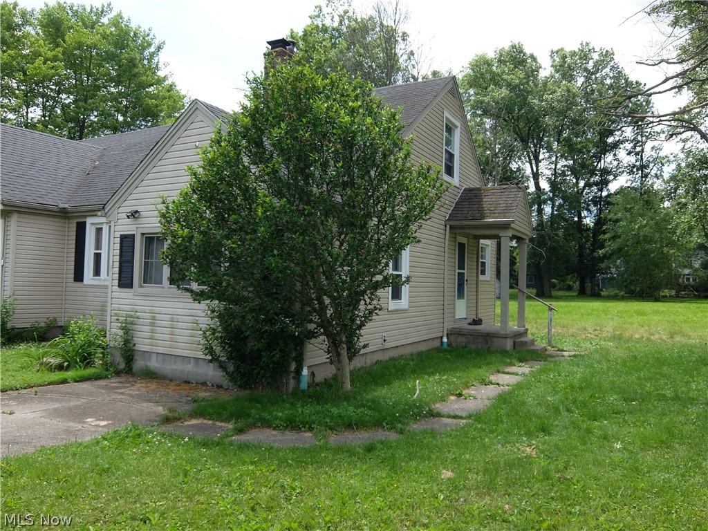 4022 Devon Street Southeast Warren, OH 44484 - Photo 4 of 17