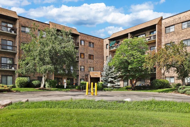 1400 North Elmhurst Road, Unit 217 Mount Prospect, IL 60056 - Photo 2 of 22