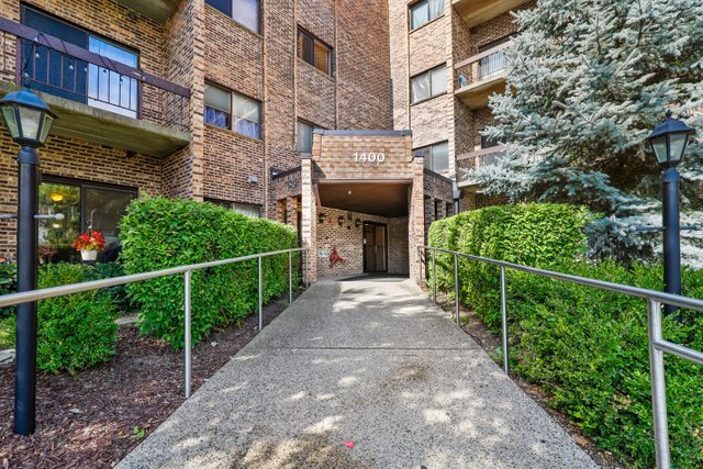 1400 North Elmhurst Road, Unit 217 Mount Prospect, IL 60056 - Photo 3 of 22