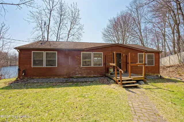 $300,000 | 200 Summit Lake Road, Argyle, NY 12809