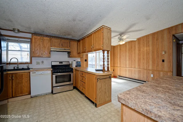 $300,000 | 200 Summit Lake Road, Argyle, NY 12809