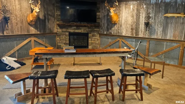 $450,000 | 1915 Highway 67, Meredosia, IL 62665