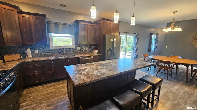 $450,000 | 1915 Highway 67, Meredosia, IL 62665