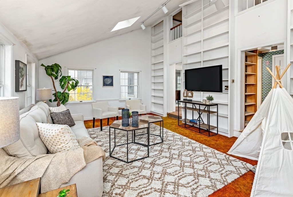 61 Sheridan Road Wellesley, MA 02481 - Photo 12 of 33