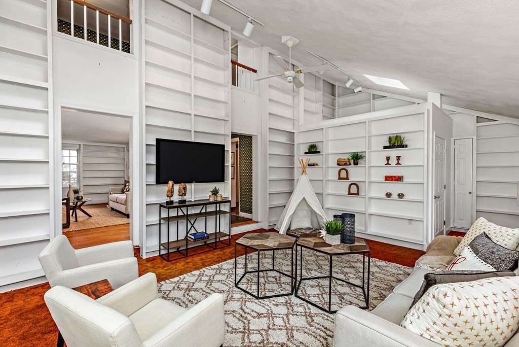 61 Sheridan Road Wellesley, MA 02481 - Photo 13 of 33