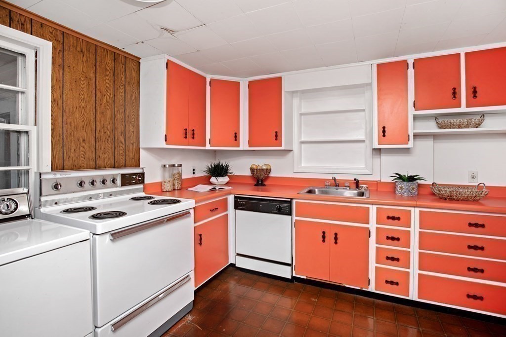 61 Sheridan Road Wellesley, MA 02481 - Photo 26 of 33