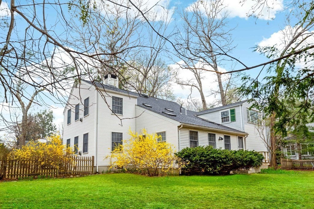 61 Sheridan Road Wellesley, MA 02481 - Photo 4 of 33