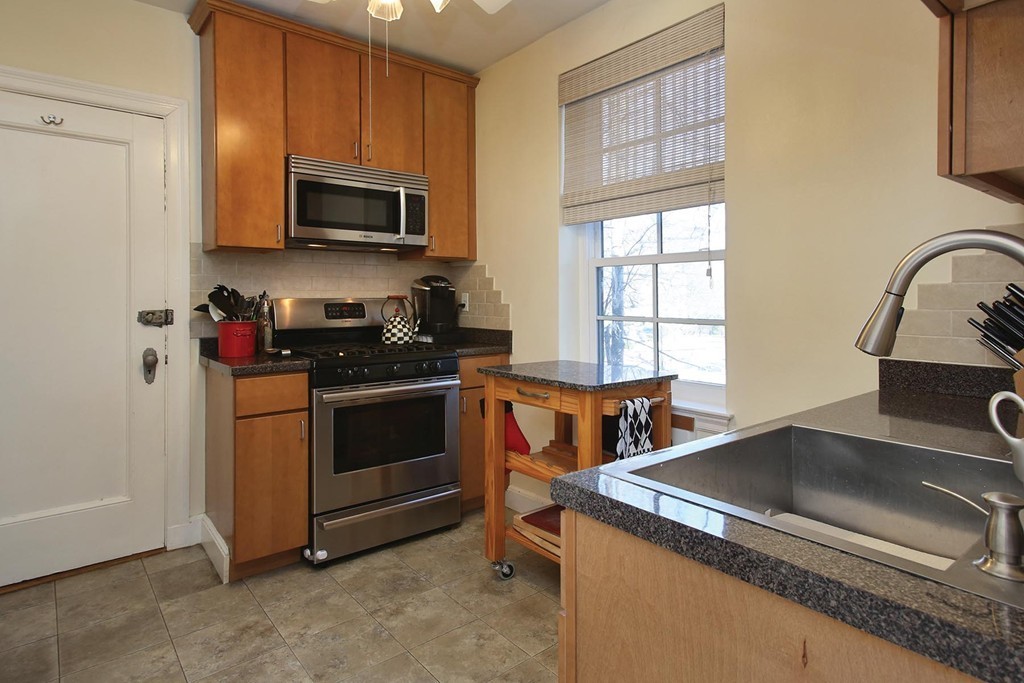 88 Marion Street, Unit 4 Brookline, MA 02446 - Photo 5 of 7