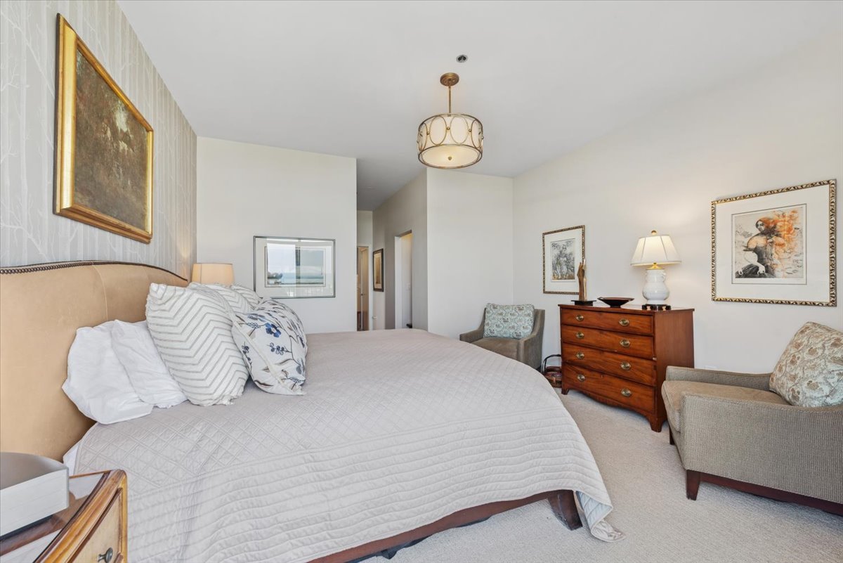 1335 South Prairie Avenue, Unit 2005 Chicago, IL 60605 - Photo 19 of 27 a bedroom with bed and furniture