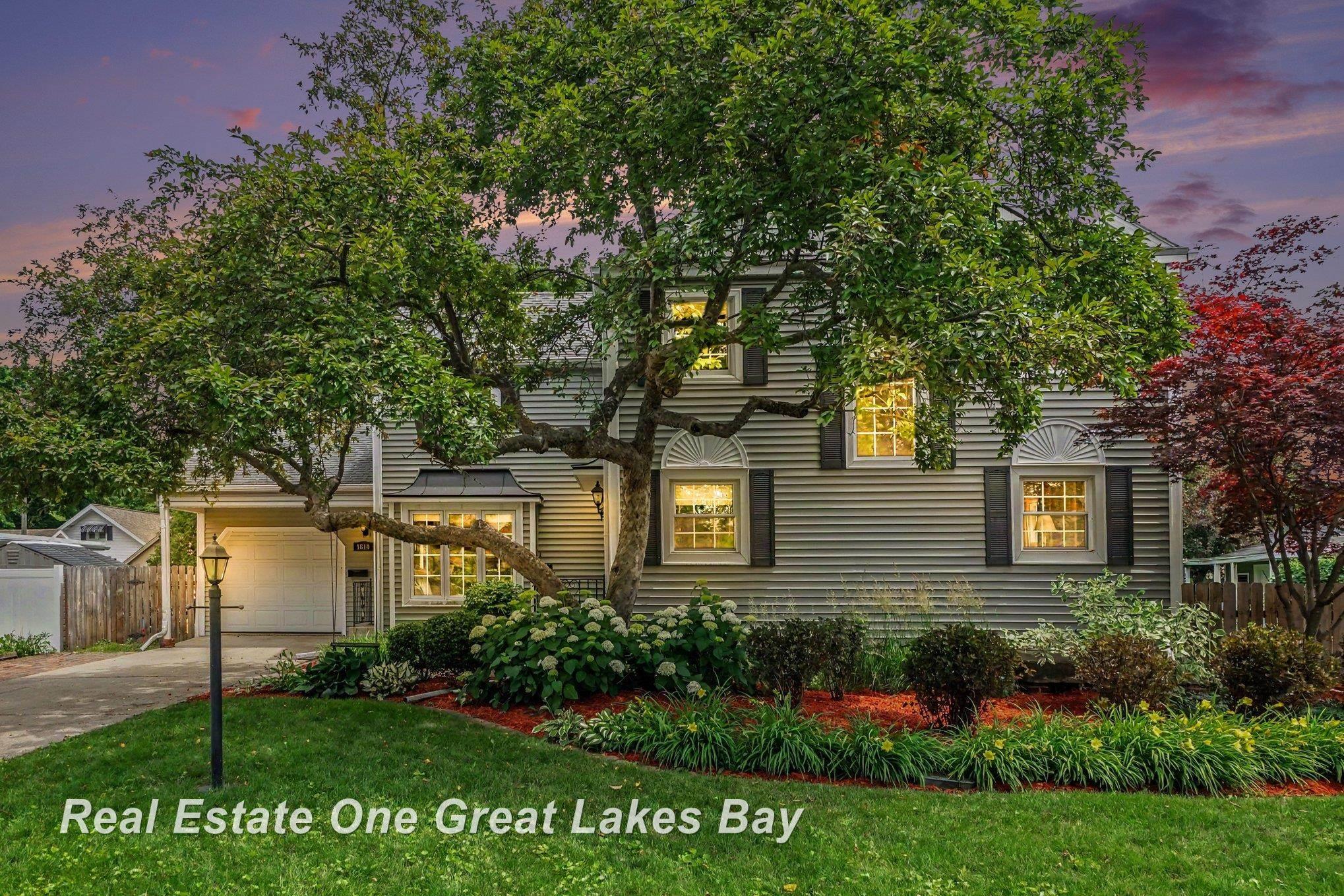 1510 Helen Street Bay City, MI 48708 - Photo 2 of 26 50213358-d27aea6d-5814-4169-b846-4fea90ef31ea.JPG